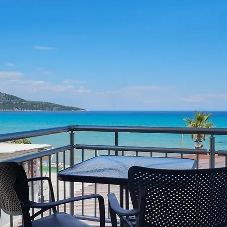 Emerial Deluxe Seaside شقة فندقية
