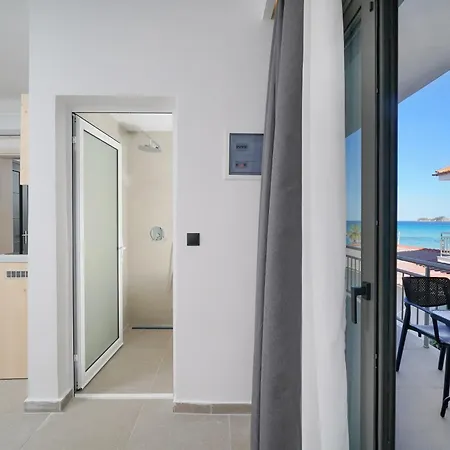 Emerial Deluxe Seaside شقة فندقية