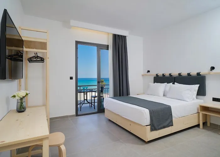 Emerial Deluxe Seaside Aparthotel 3*