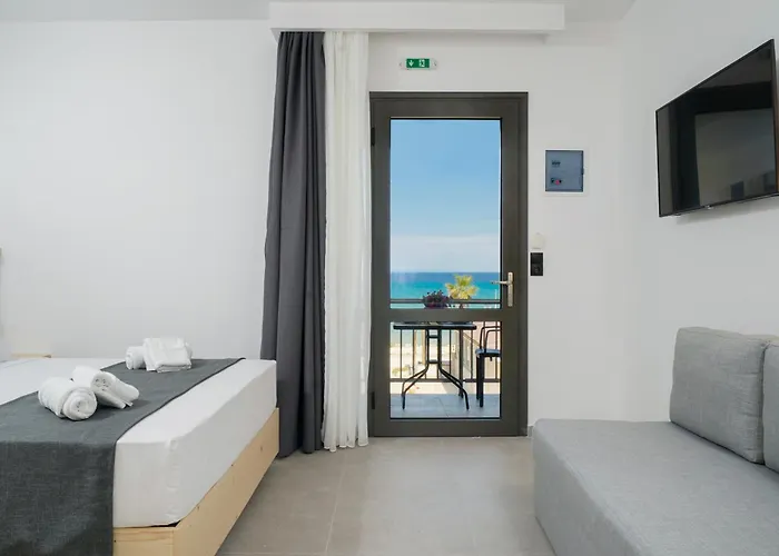 Emerial Deluxe Seaside Апарт-отель 3*