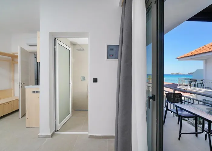 Emerial Deluxe Seaside Апарт-отель